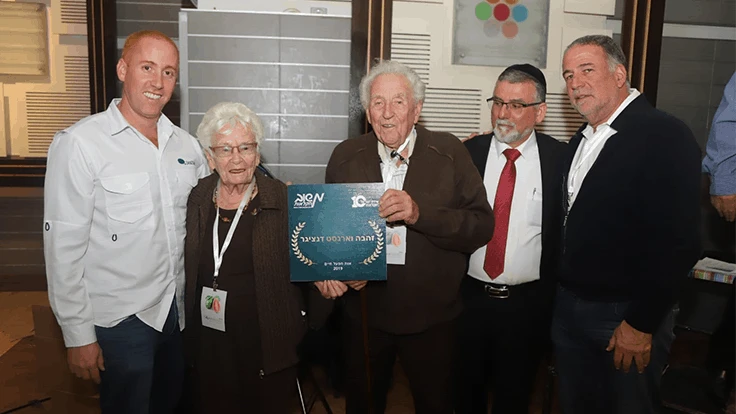 The Danziger family holding their award.